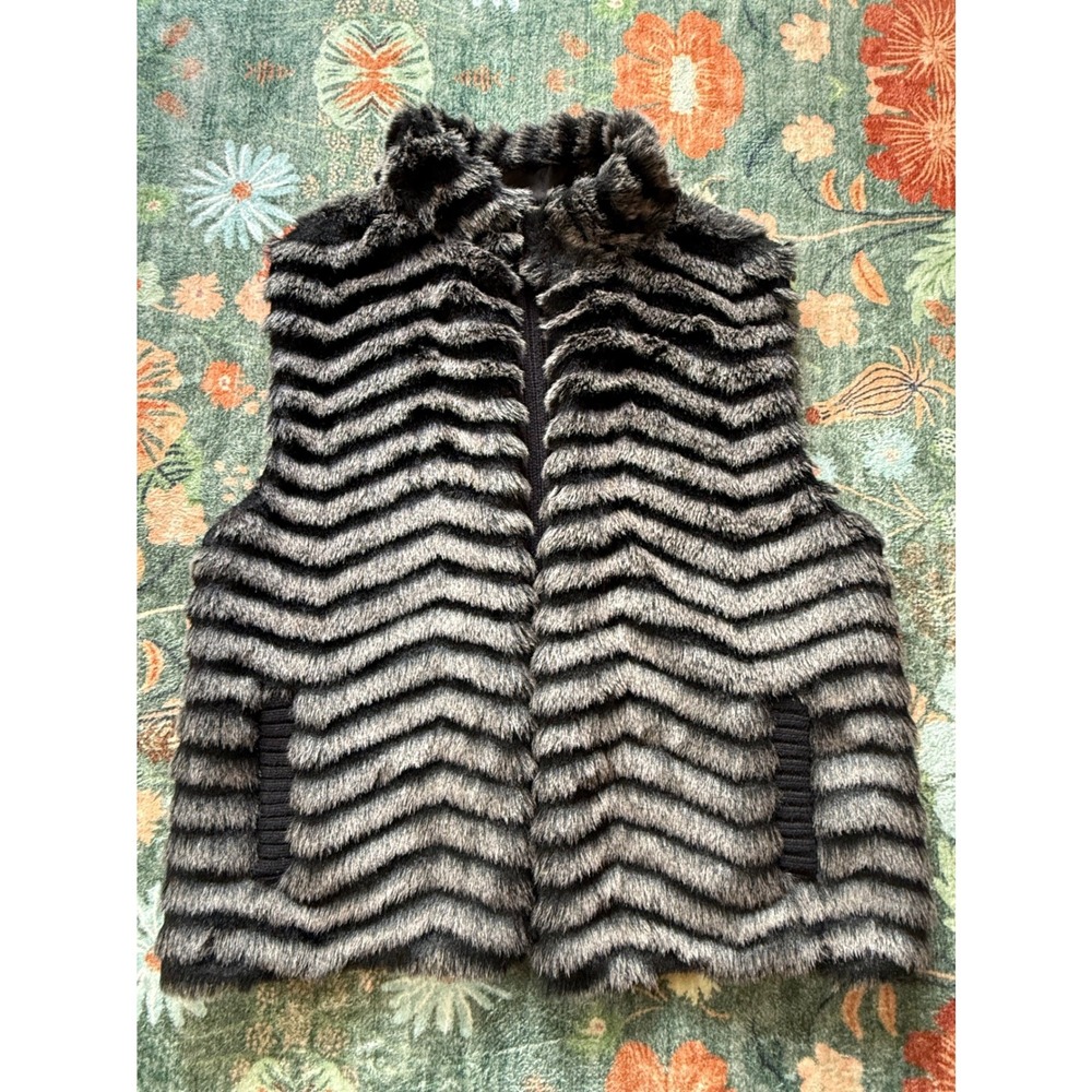 Chicos Faux Fur Chevron Zip Front Vest Black Grey Ribbed Back Size 1 M‎ 1S206395
